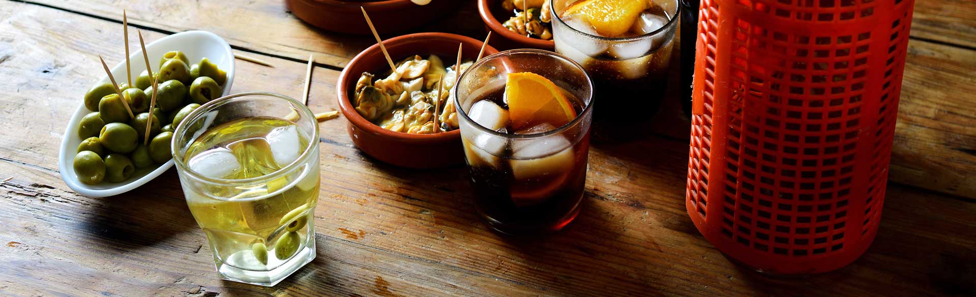 Paisaje volcánico de Lanzarote — viñedos en hoyos de picón